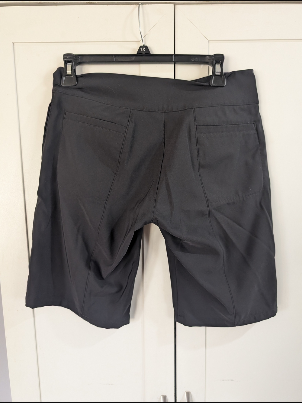 Oakley Women's Black Stretch Performance Bermudas - Picture 5 of 6